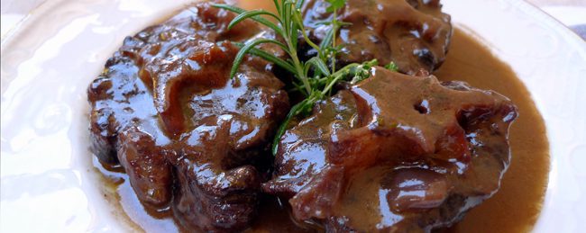 Lee más sobre el artículo Receta de la semana: Rabo al vino tinto y aroma de romero