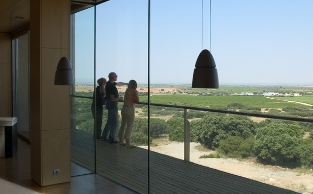 Read more about the article Enotourism: a key commitment of Familia Martínez Bujanda